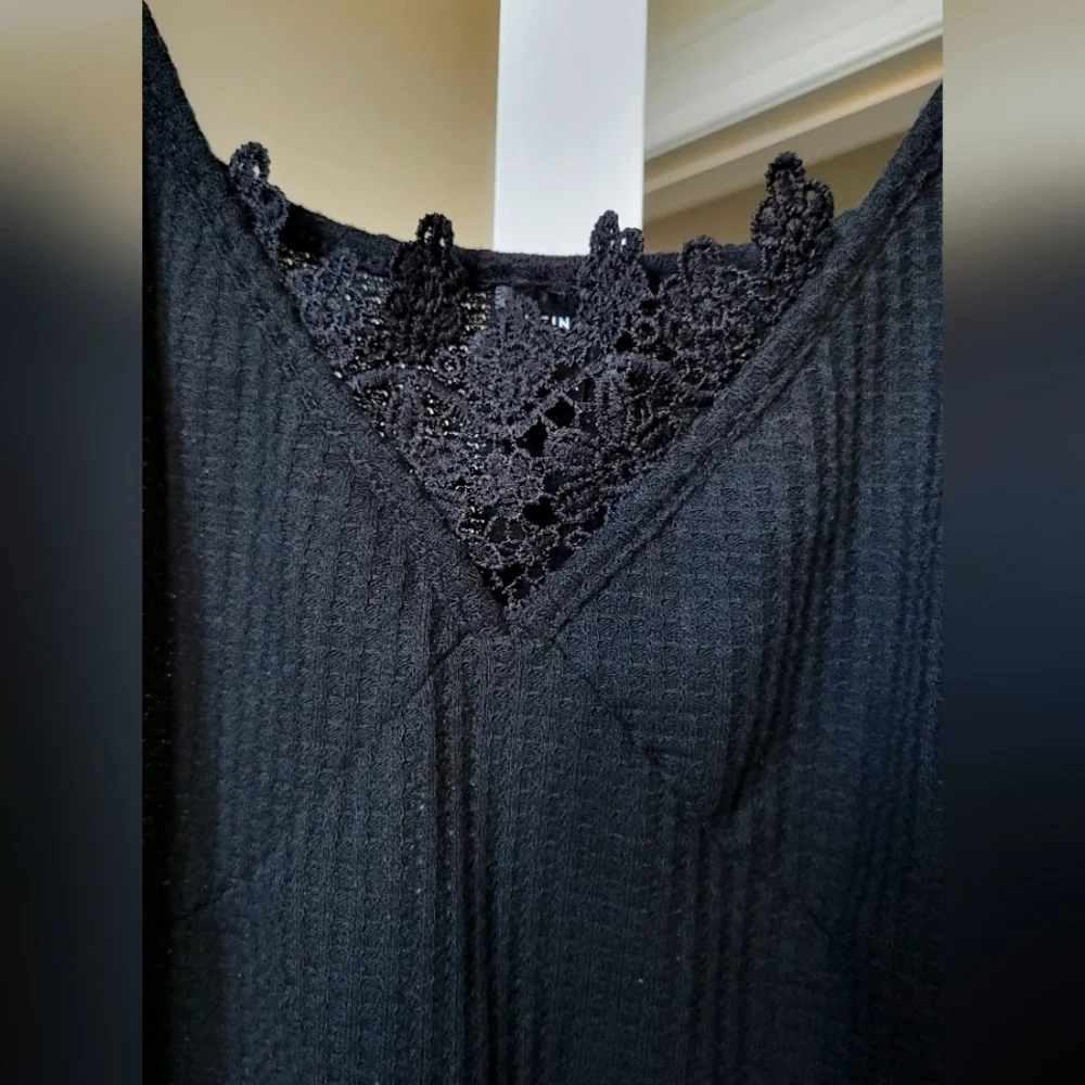 Black Lace Trim Camisole Tank Top XL Sheer Ribbed Flowy Straps